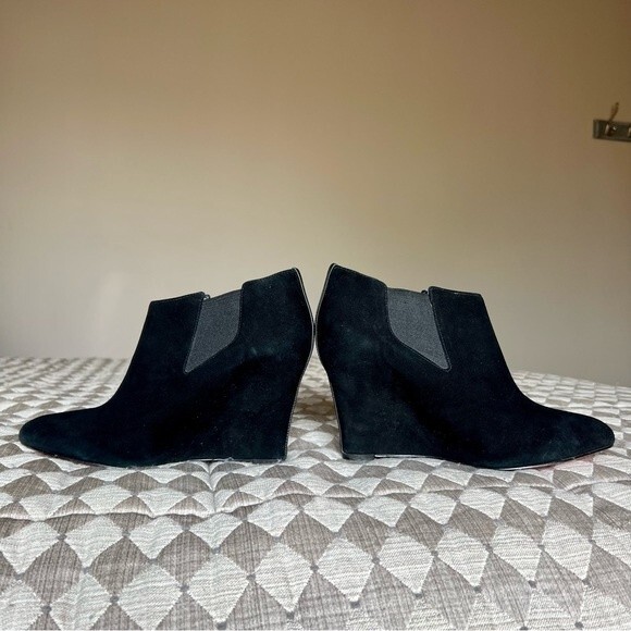 BCBGMAXAZRIA Black Suede Wedge Heeled Slip On Ankle Boots Booties Women's 9.5 - Picture 16 of 16